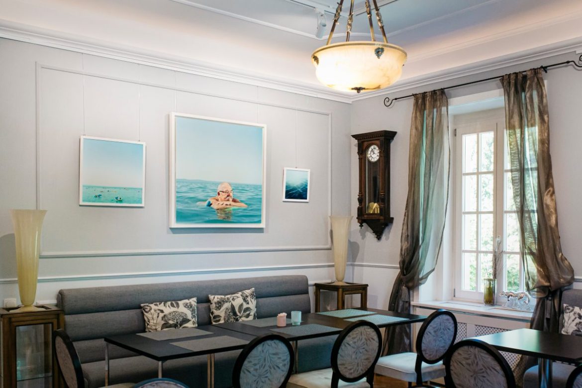 Világszerte ismert balatoni fotók a füredi borászatban Balaton, a magyar tenger – Pályi Zsófia kiállítása a Gyetvai-Villában