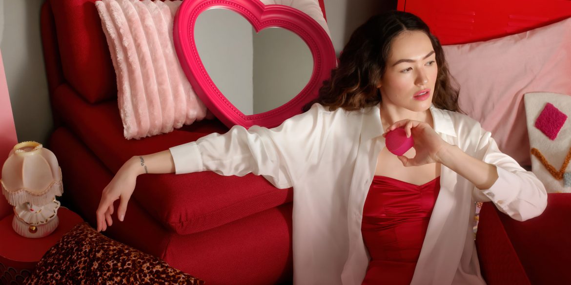 Tényleg ragyogóbb a bőröd, amikor szerelmes vagy?  Mit tesz a szerelem a bőrünkkel? A FOREO utánajárt!